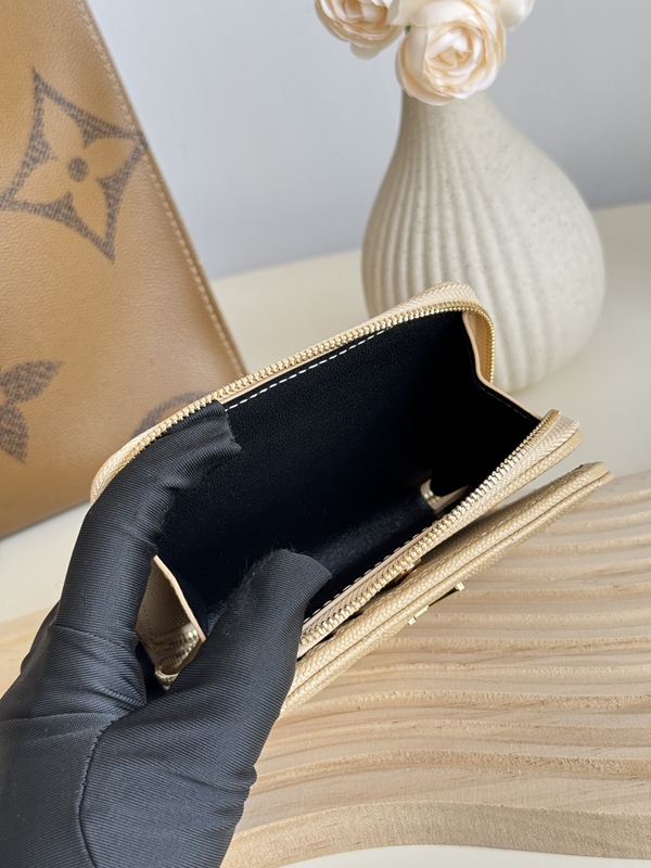 イヴサンローラン財布素材ディテール